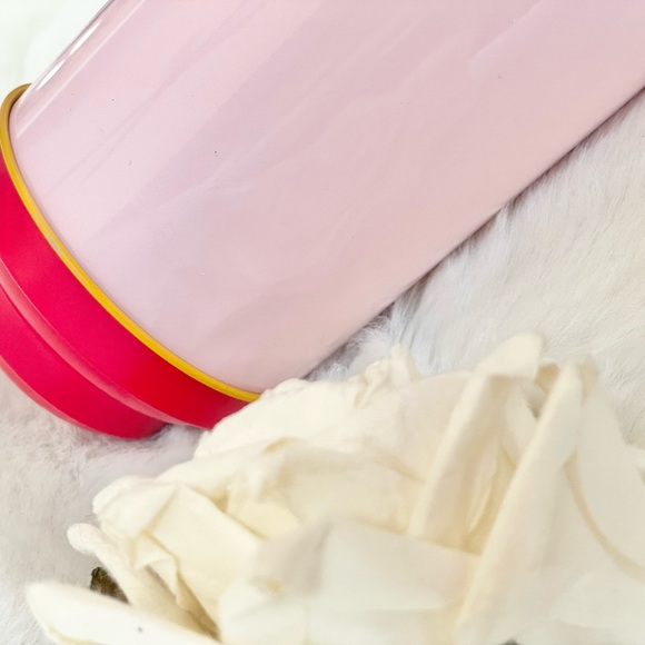 New with tags SONOMA VERY BERRY SMOOTHIE CANDLE IN A CAN 10 oz smells AMAZING! - Picture 4 of 5